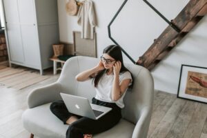 Virtual session with mental health professional and patient, fostering connection